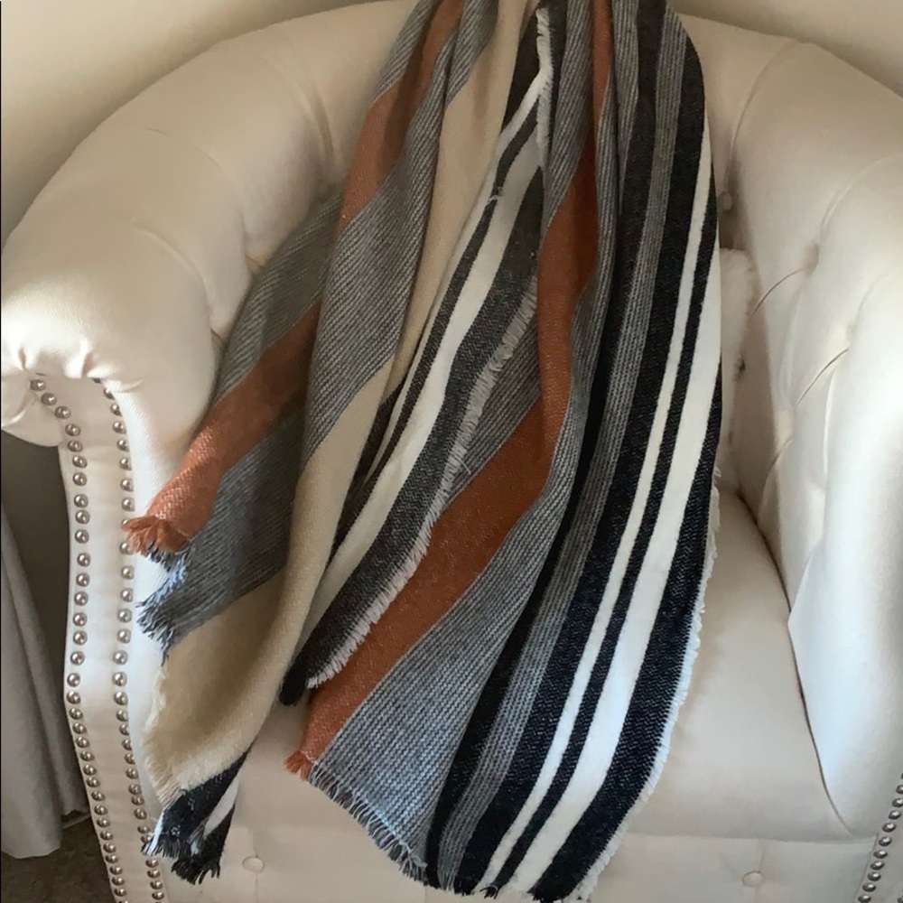 Oversized women’s scarf